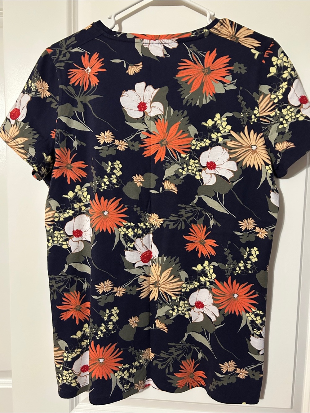 2 Banana Republic Short-Sleeve Floral Tees, Flowers in Black & White Background. - Picture 3 of 7